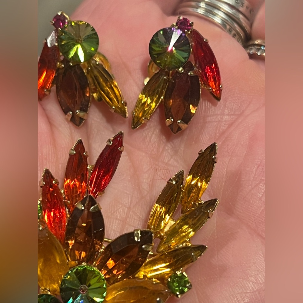 Gold-Tone Multicolor Crystal Floral Brooch - Vibrant Autumn Hues - Picture 7 of 10